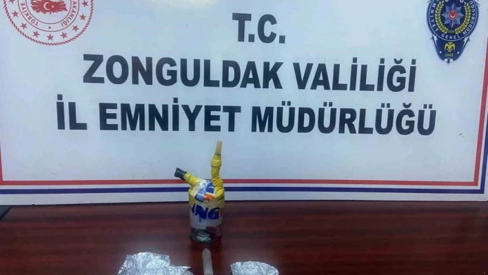 Narkotik uygulamasında yakayı ele verdiler