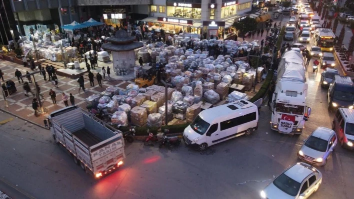 Nazilli'den yola çıkan ilk yardım tırı Kahramanmaraş'a ulaştı
