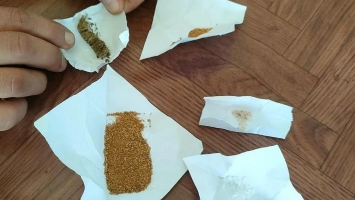 Otobüste yolculuk ederken jandarmaya takıldılar