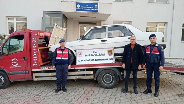 Otomobili çekiciye yükleyip çaldı