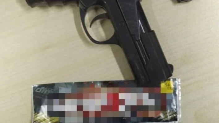 Oyuncak silah ile soygun girişiminde bulunan şüpheliler yakayı ele verdi
