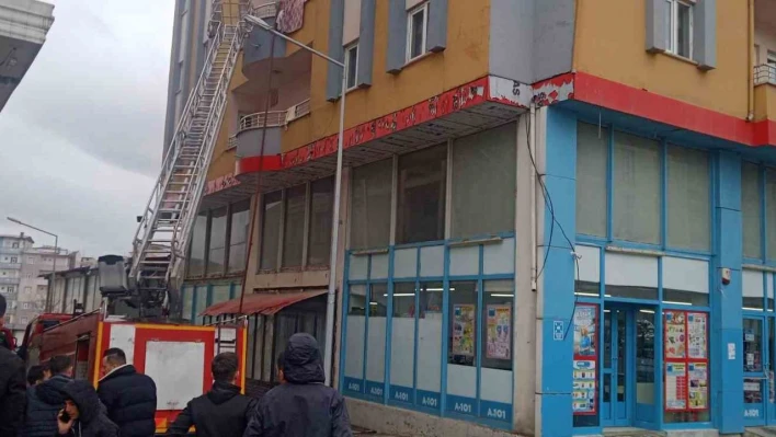 Özalp'te yangın: 1 yaralı