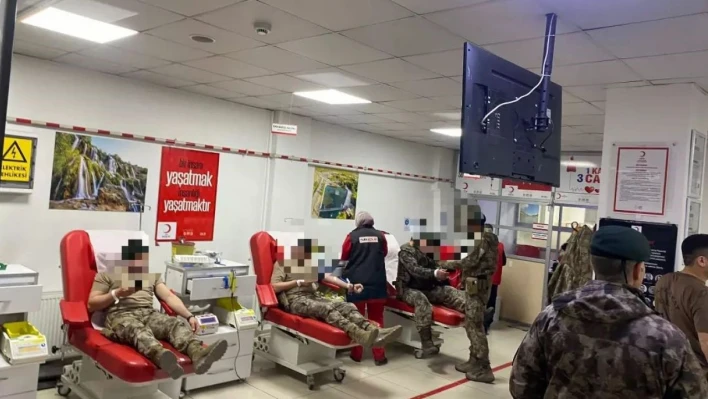 Özel harekat polisleri kan bağışında bulundu