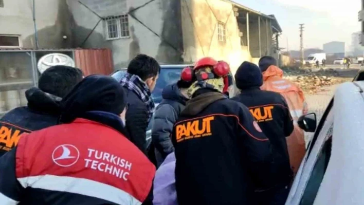 PAKUT enkazdan 3 kişiyi sağ olarak kurtardı