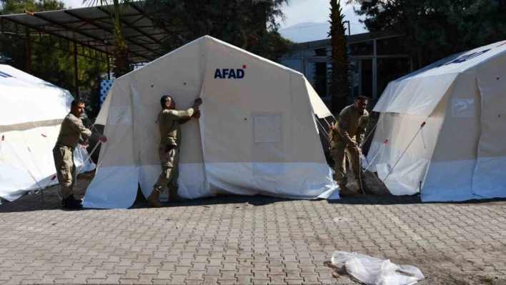Payas'ta depremzedeler için kurulan çadır sayısı 580'e ulaştı