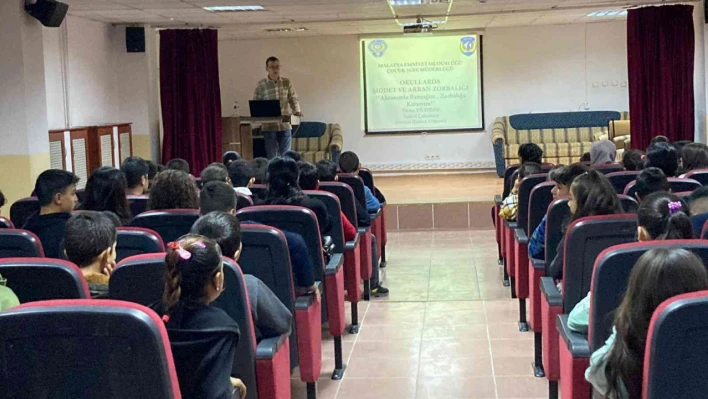 Polis öğrencilere akran zorbalığını anlattı