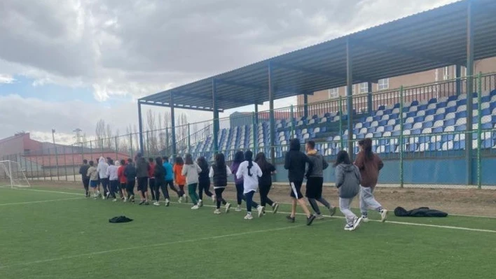 Polislik hayali olan gençlerden ücretsiz hazırlık kurslarına ilgi