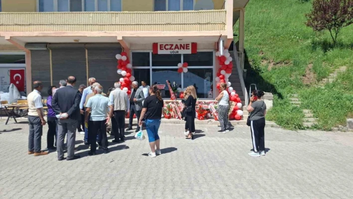 Pülümür'de 18 yıl aradan sonra eczane açıldı