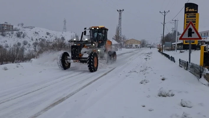 Pülümür'de taşımalı eğitime kar engeli