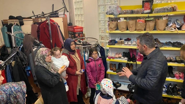Pursaklar Belediyesi Tebessüm Çarşısı ile depremzedelerin yanında