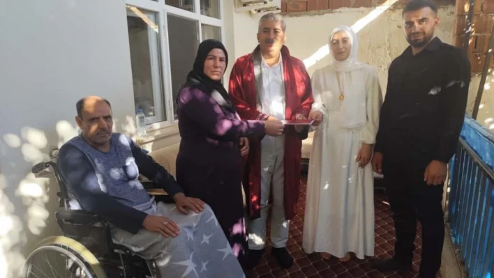 Rahatsızlığından dolayı nikaha katılamayan babaya duygulandıran sürpriz