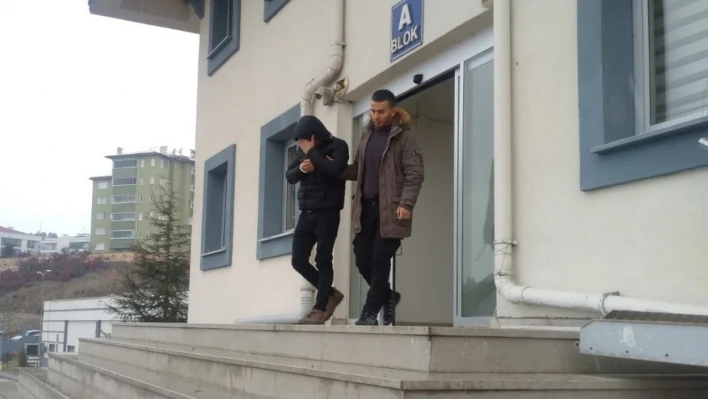 Randevu için yardım etmeyen doktorun aracı diye başka araca zarar verdi