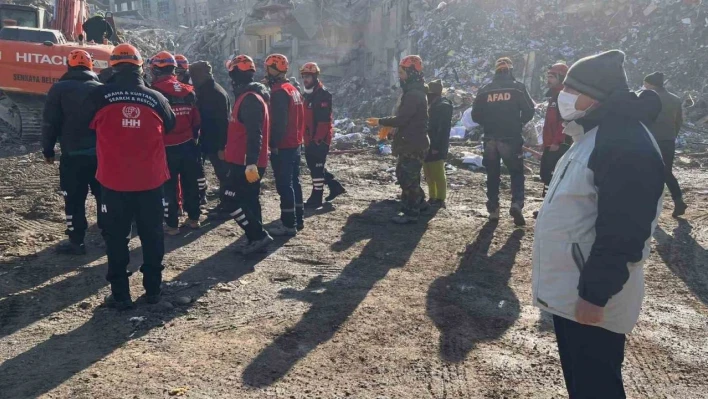 Rektör Sözbir depremzedelerin acısını paylaştı