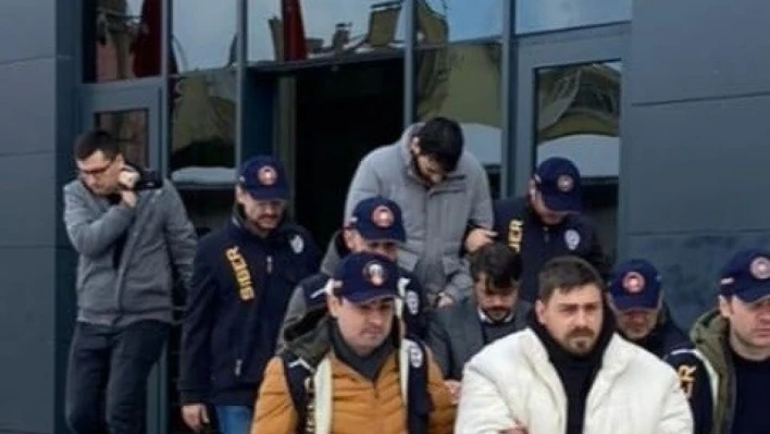 Resmi belgede sahtecilik ve tefecilik yapan 5 kişi tutuklandı