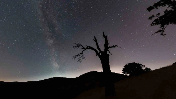 Sağlık çalışanı, 4 bin yıllık Harput'ta meteor yağmurunu fotoğrafladı