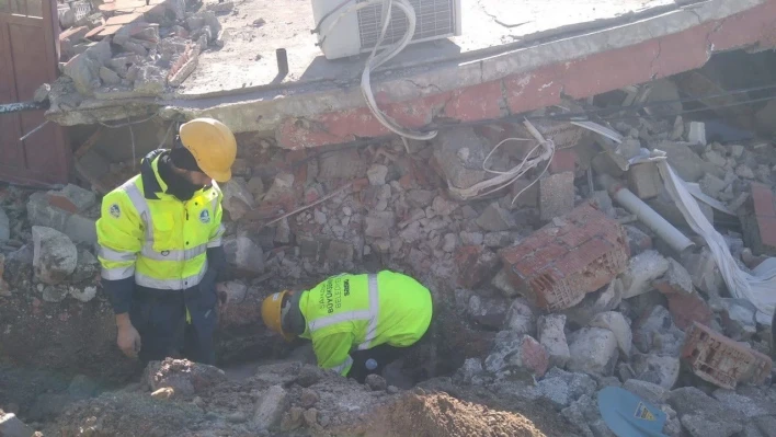 Sakarya Büyükşehir ekipleri depremzedeler için aralıksız çalışıyor