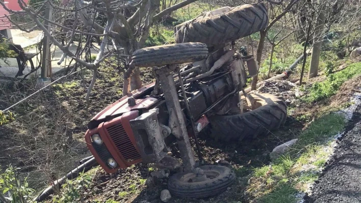 Sakarya'da traktör devrildi: 1 yaralı