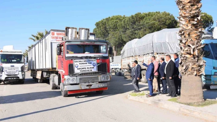 Salihli Belediyesi'nden deprem bölgesine 6 tır yardım