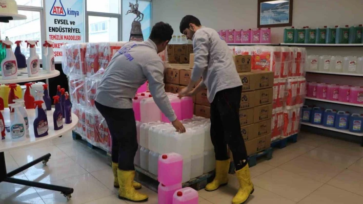 Samsun'daki liseden deprem bölgesine 120 ton hijyen malzemesi