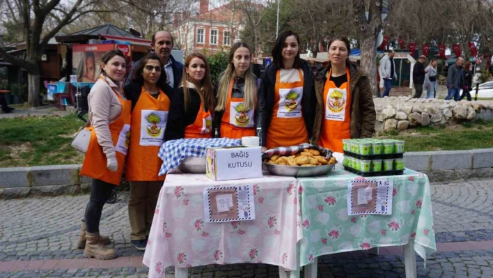 Sattıkları lokmaların geliriyle depremzede aileye konteyner alacaklar