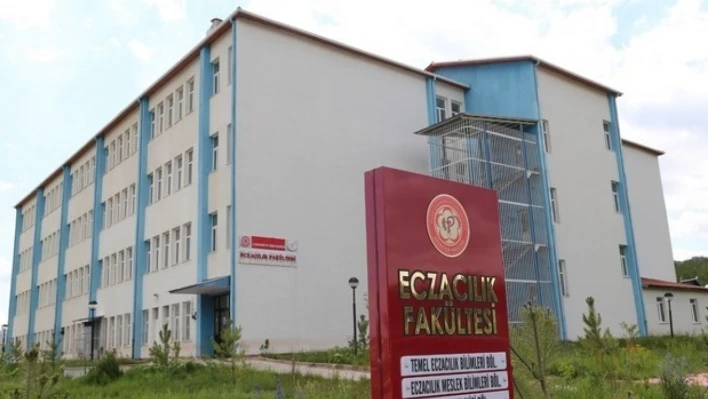 SCÜ Eczacılık Fakültesi akredite oldu