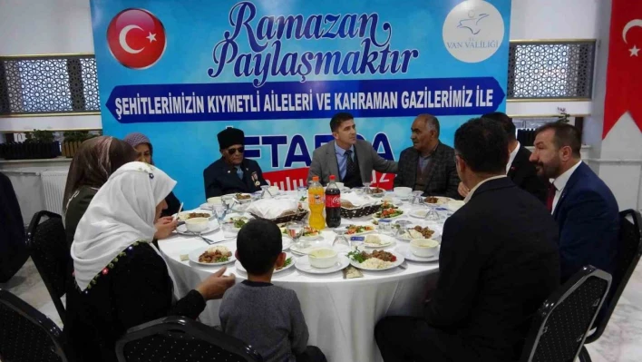 Şehit yakınları ve gaziler iftar yemeğinde bir araya geldi