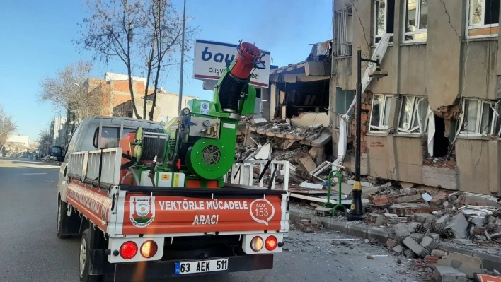 Şehrin her köşesine kokulu dezenfektan sıkılıyor