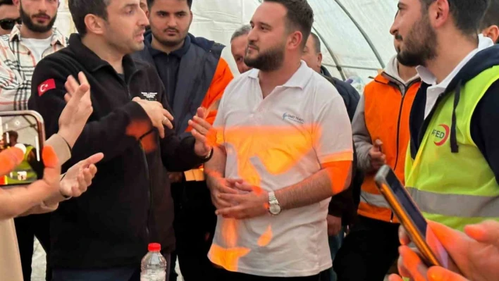 Selçuk Bayraktar gönüllüleri ziyaret etti