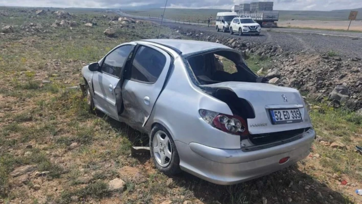 Sınavdan dönen öğretmenler kaza yaptı: 5 yaralı