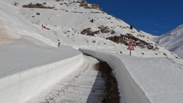 Şırnak'ta kar kalınlığı 1 metreyi geçti