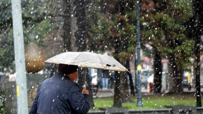 Soğuk hava ve kar yağışı Samsun'da etkili oluyor