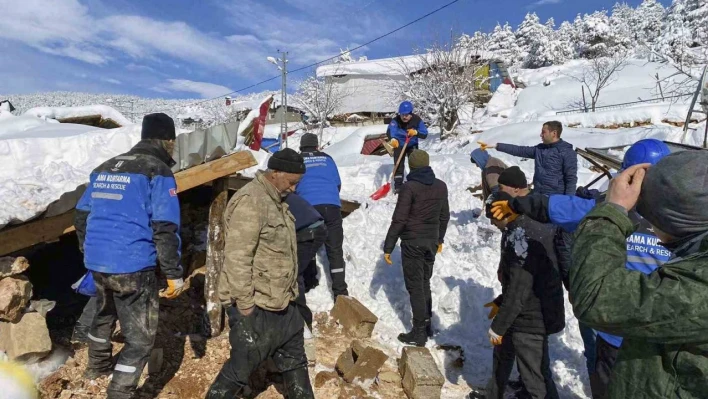 SUBÜ imkanlarını deprem bölgeleri için seferber etti