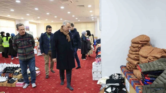 Sultangazi Belediyesi'nden ilçeye gelen depremzedelere destek