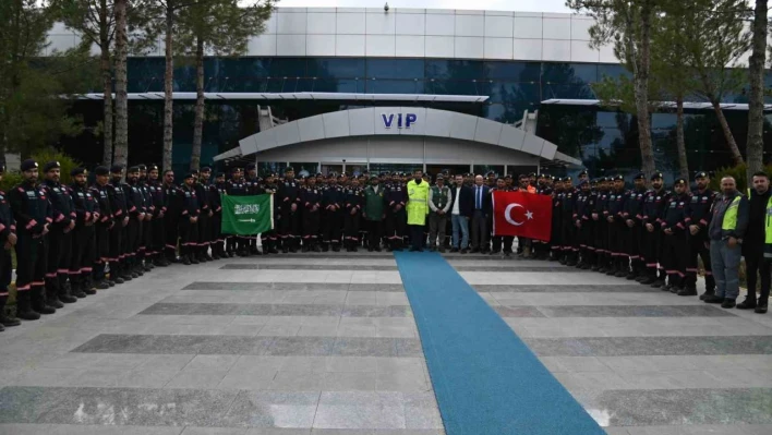 Suudi Arabistan arama kurtarma ekibi Şanlıurfa'dan çiçeklerle uğurlandı