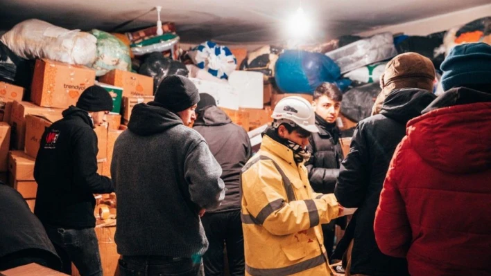 Taraftar topluluğu deprem bölgesinde yaraları sarıyor