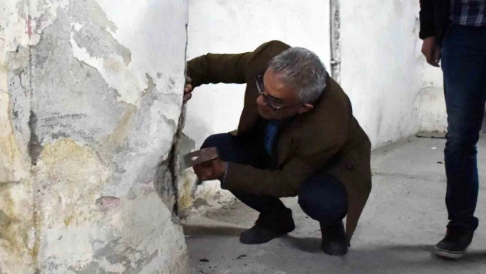 Tarsus Belediyesinin eski hizmet binasının kolanlarının kesilmediği ortaya çıktı