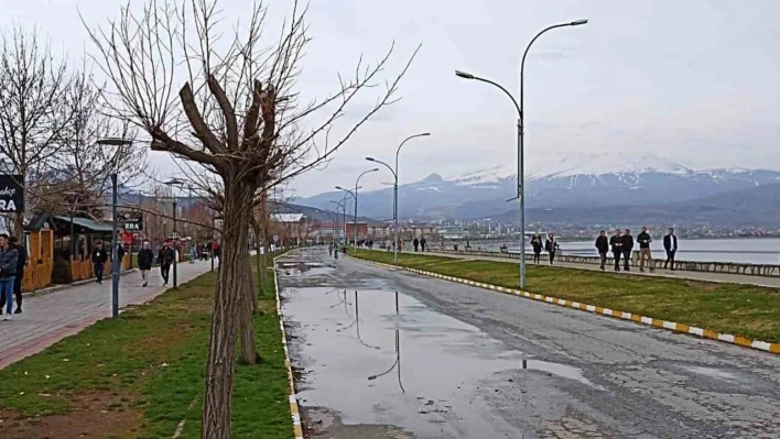 Tatvan sahilinde Ramazan yoğunluğu