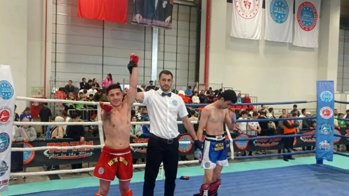 Tatvanlı sporculardan 'Kickboks' başarısı