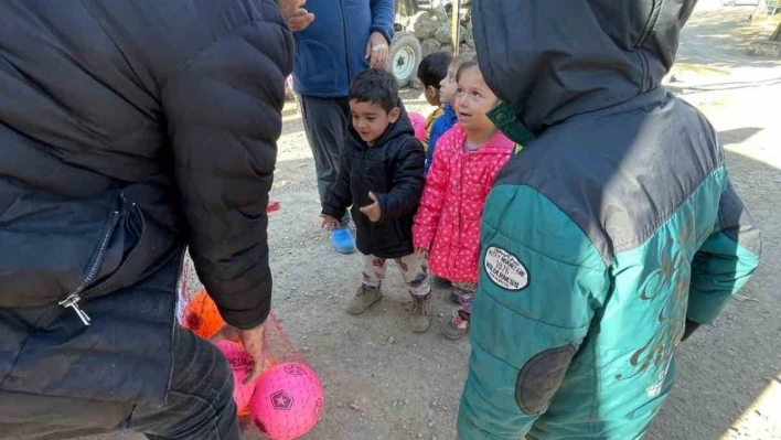 Tepebaşı ekipleri köylerdeki ihtiyaçları gideriyor