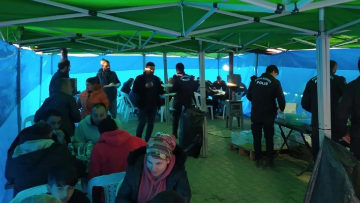 Tepebaşı'ndan İslahiye'de 5 bin kişilik kahvaltı ve sıcak yemek servisi