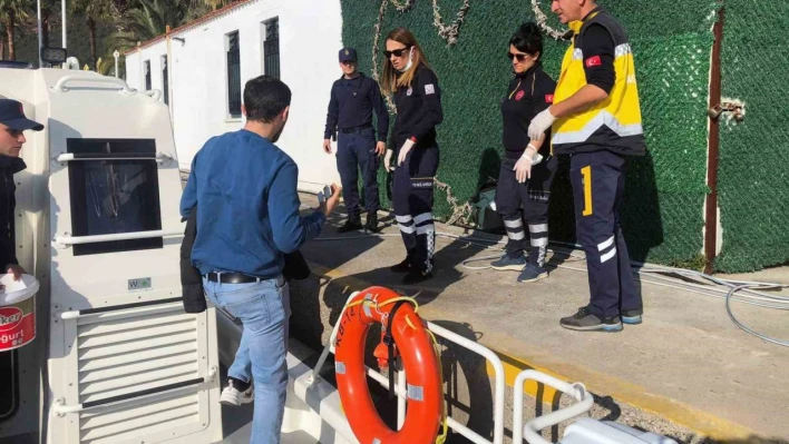 Ticari gemide rahatsızlanan vatandaşa tıbbi tahliye