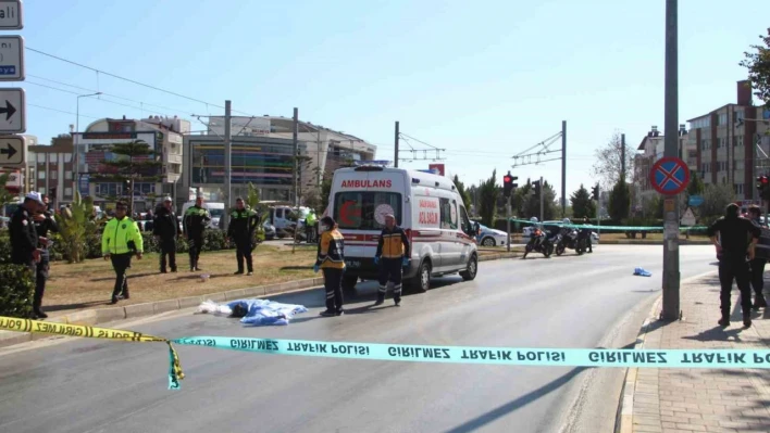 Tırın altında kalan kadın feci şekilde can verdi