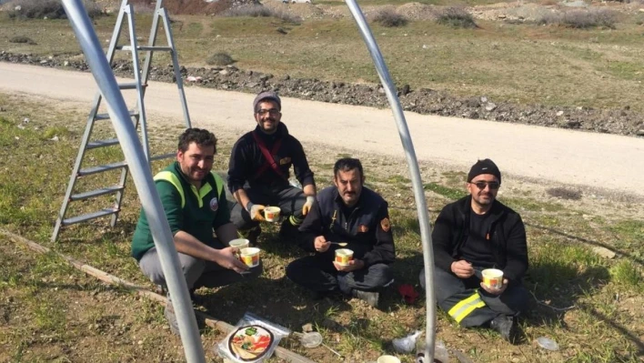 Tosya Belediyesi, deprem bölgesinde 30 çadır kuruyor