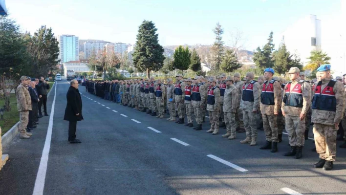 Trabzon İl Jandarma Komutanlığı'ndan deprem bölgesine 300 kişilik arama-kurtarma ekibi gönderildi