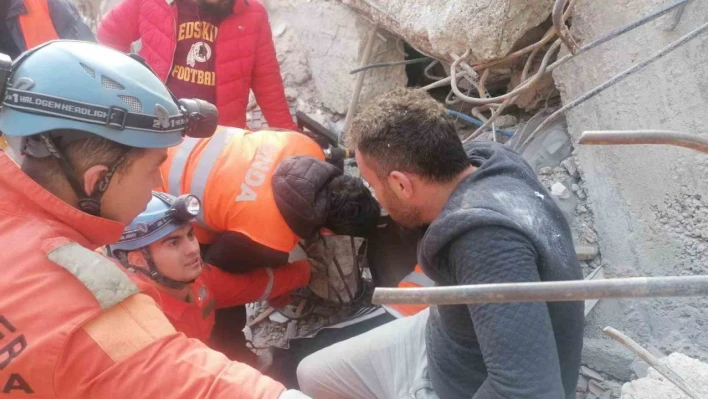 TTK Kandilli Ekibi 8 kişiyi enkazdan sağ çıkardı
