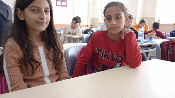 Tüm olumsuzluklara rağmen depremzede öğrencilerin heyecanları yüzlerinden okundu