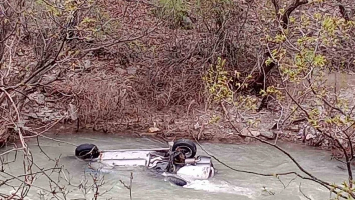 Tunceli'de 38 gün önce çaya uçan araç bulundu