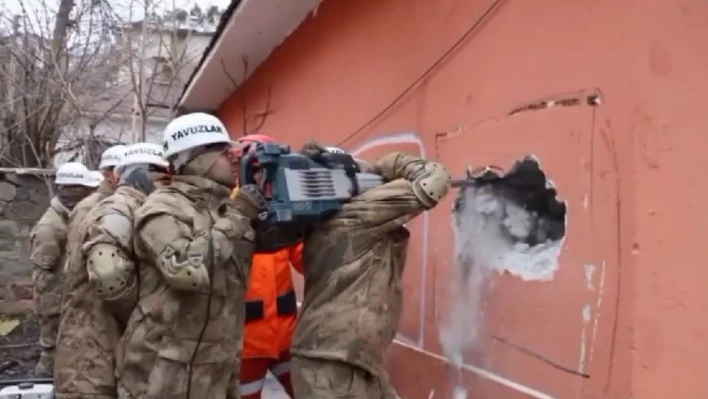 Tunceli'de asker ve polislerden 80 afet arama kurtarma timi oluşturuldu