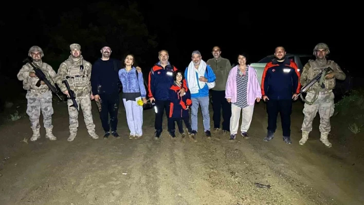 Tunceli'de çamura saplanıp mahsur kalan 5 kişiyi AFAD kurtardı