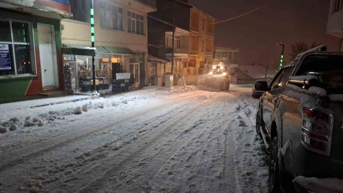 Tunceli'de Cankurtaran Geçidi zincirsiz ağır tonajlı araçlara kapatıldı